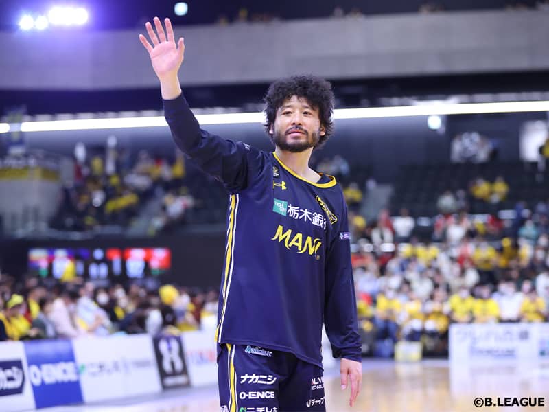 田臥勇太が13日の巨人vsDeNAに登場…ラグビー元日本代表の福岡堅樹氏とともに始球式を担当