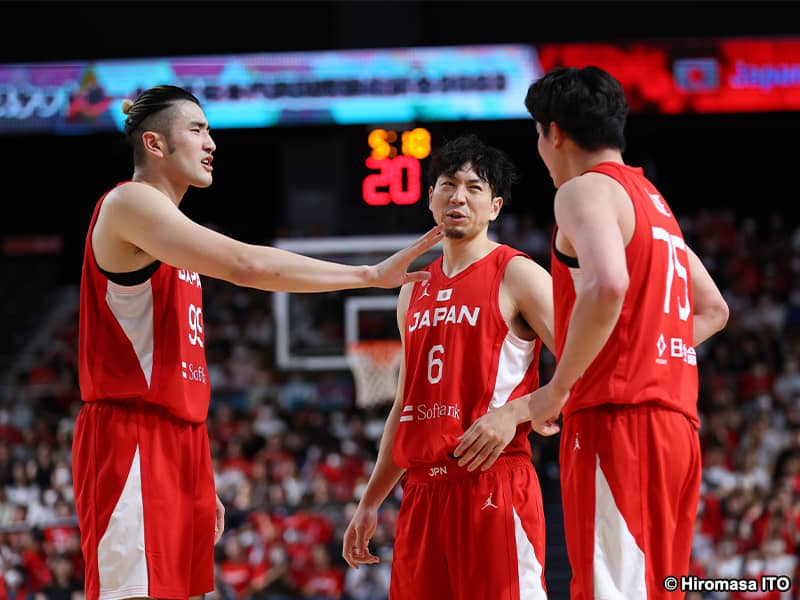 チーム最年長に“顔面パイ投げ”サプライズも…ワールドカップ迫る日本代表の密着映像公開