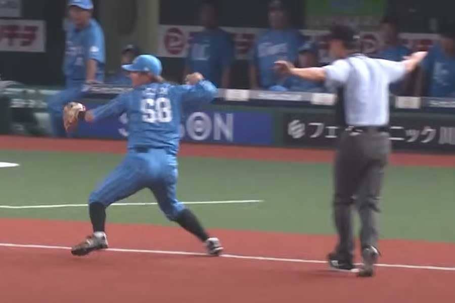 松井監督が絶賛「あそこの守備は大きかった」　ダイビング→爆肩…執念の“第3の捕手”