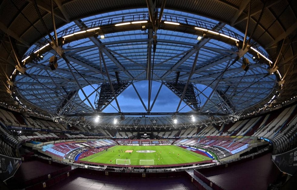 たった3カ月の間に激変!オフ中に野球場やカーレース会場にもなったロンドン・スタジアムの変化が話題「生まれ変わった」 サッカー スポーツ