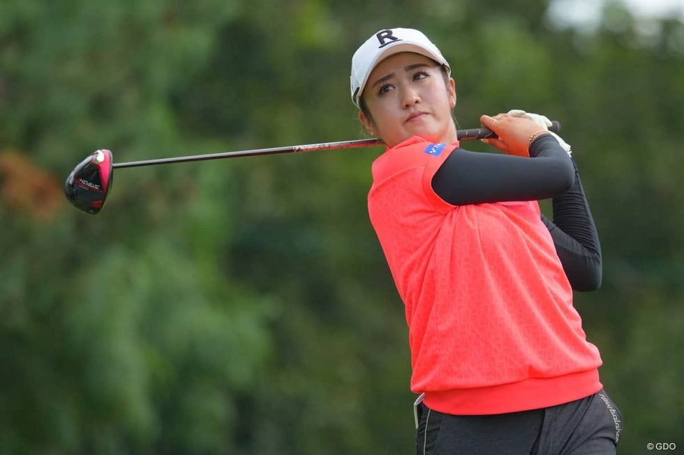 稲見萌寧が大会3連覇へ首位浮上 上田桃子、吉田優利、脇元華と並ぶ