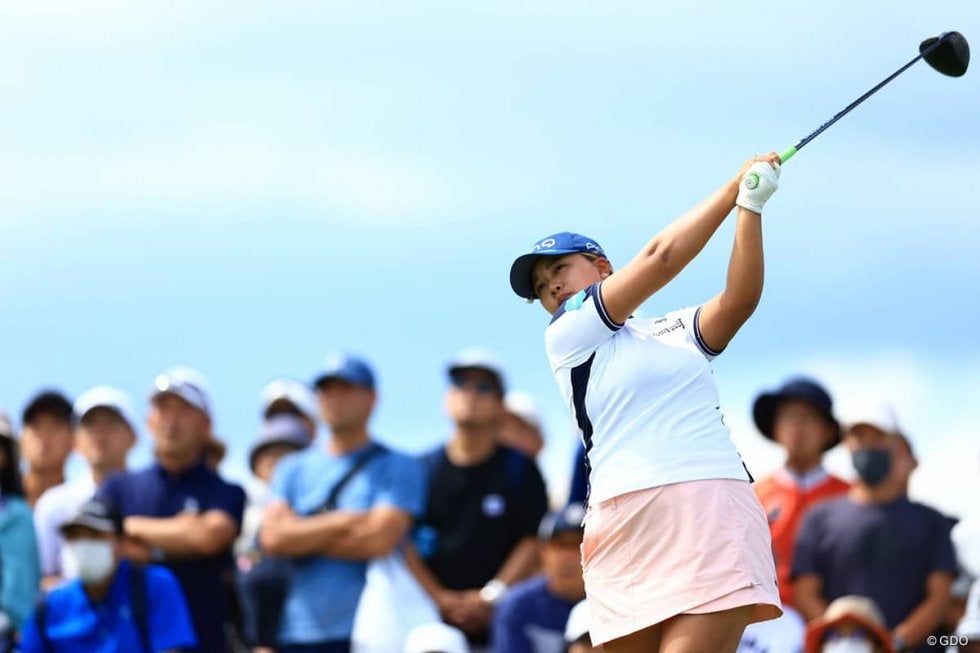 鈴木愛が首位で最終日へ 櫻井心那2位、小祝さくら3位