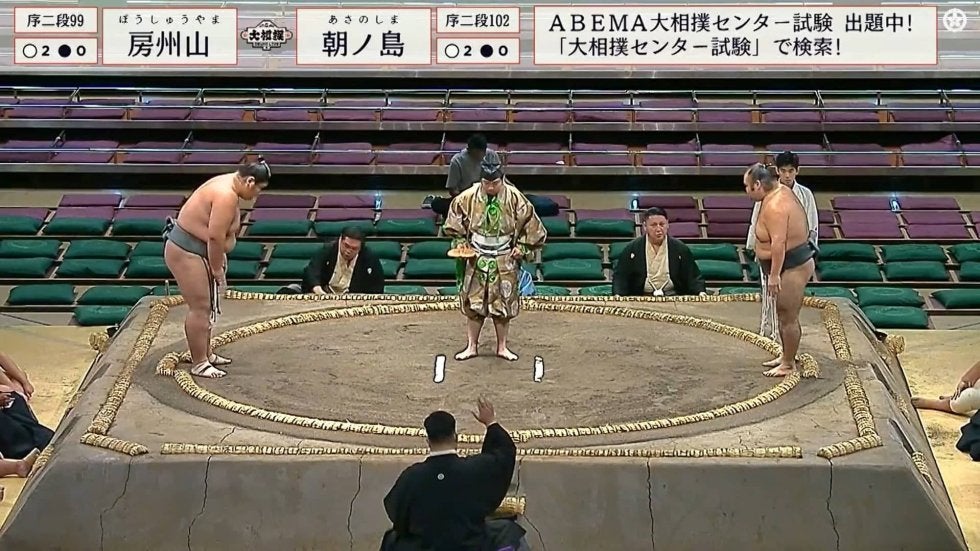 も、物言いでしょうか…（汗） 行司が思わず一瞬フリーズ 巨漢力士を2発で吹き飛ばす圧勝劇での一コマに「ん？」ファンも驚き