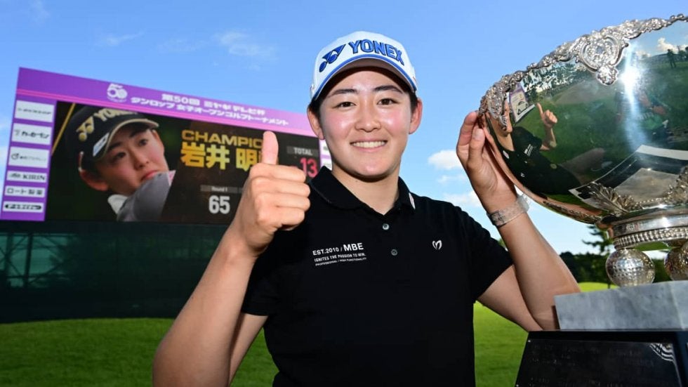 岩井明愛、史上4人目の2週連続完全V「歴史に残るような結果を残せた」