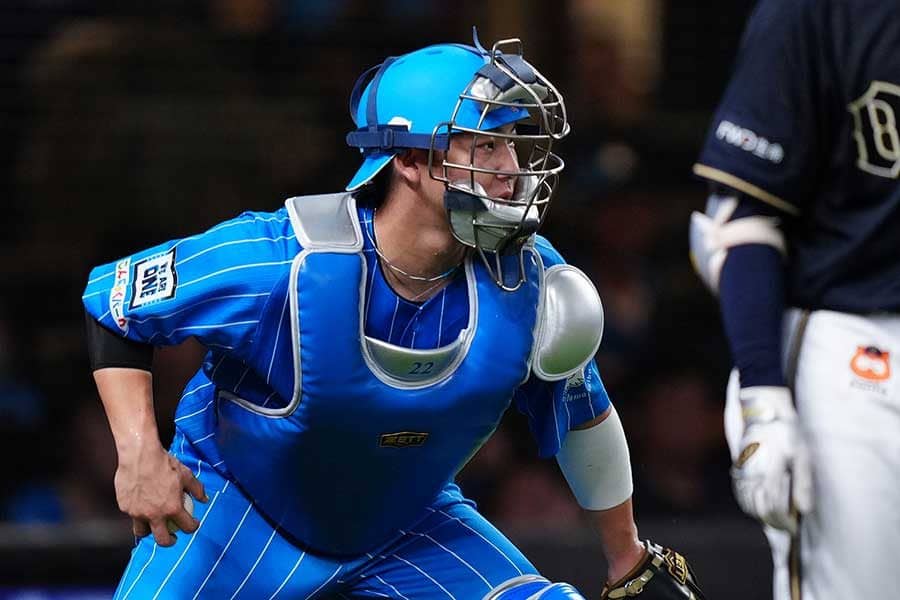 盗塁阻止率「ゼロ」→12球団No.1捕手へ急成長　驚異的な飛躍見せる24歳の“伸びしろ”