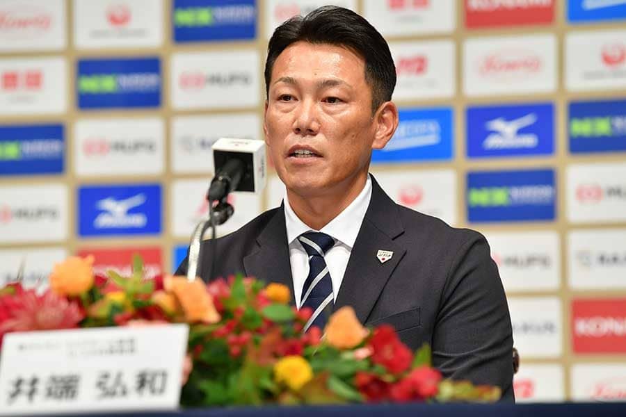 侍・井端新監督、次回WBCは「考えてない」　異例U15兼任＆大会ごと契約…緊張の就任会見