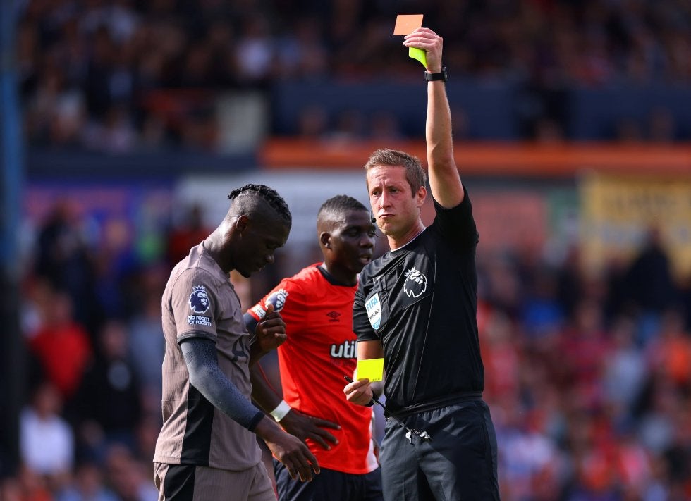 「何しとんねん」トッテナムMFが“明らかなシミュレーション”で退場処分!ファンから「ポステコグルーさんから説教ですね」の声 ABEMA