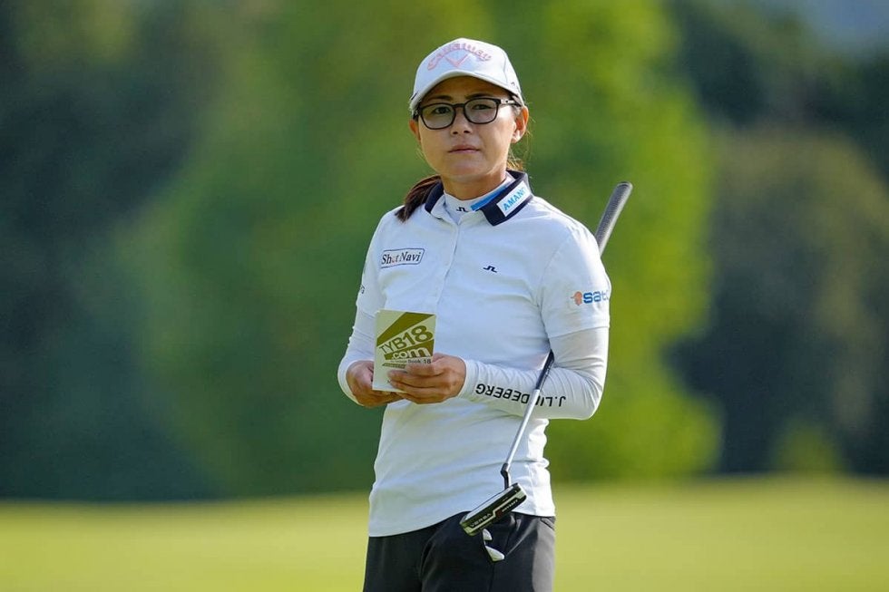 沖せいらが首位発進 1打差に横峯さくら、アマ森村美優ら／女子下部