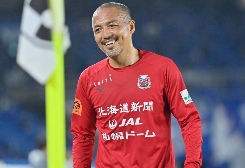 改めて小野伸二の偉大さを感じる」J1札幌が背番号44の”特製