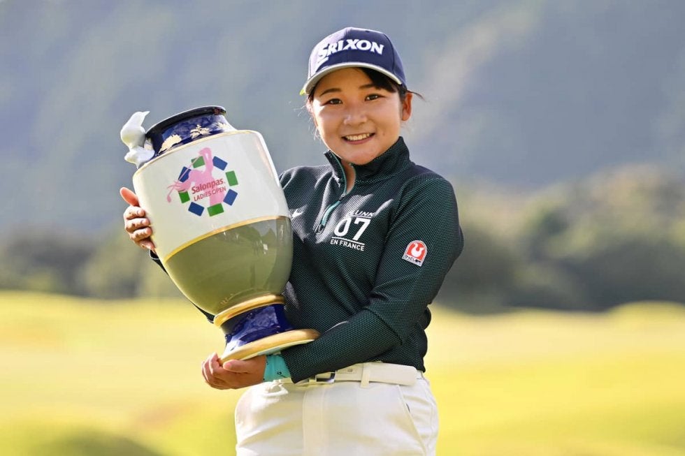 ルーキー大須賀望が9打差逆転で下部ツアー初優勝／女子下部