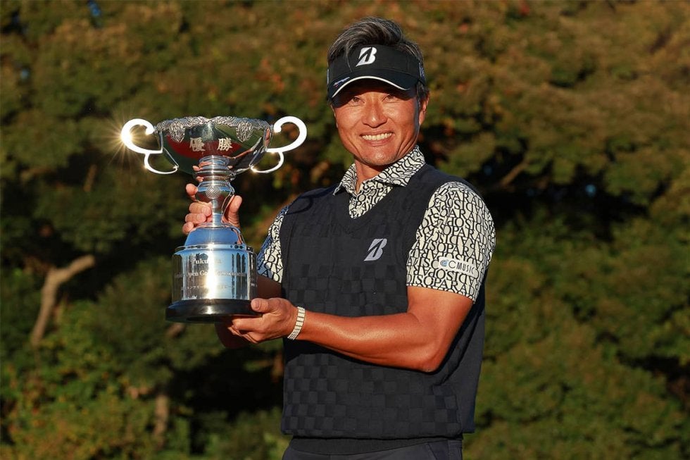 賞金ランク1位の宮本勝昌 片山晋呉とのPO制して今季2勝目／国内シニア