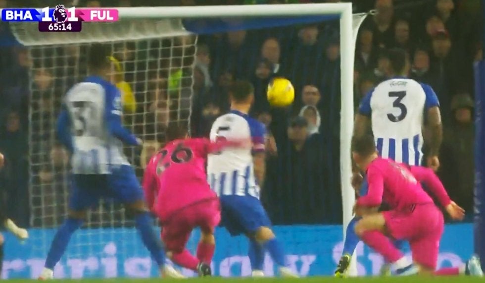 タックルだけじゃない！プレミア破壊王、豪雨を切り裂く強烈ミドルで同点弾！三笘薫らブライトンにとっては厄介な存在に…