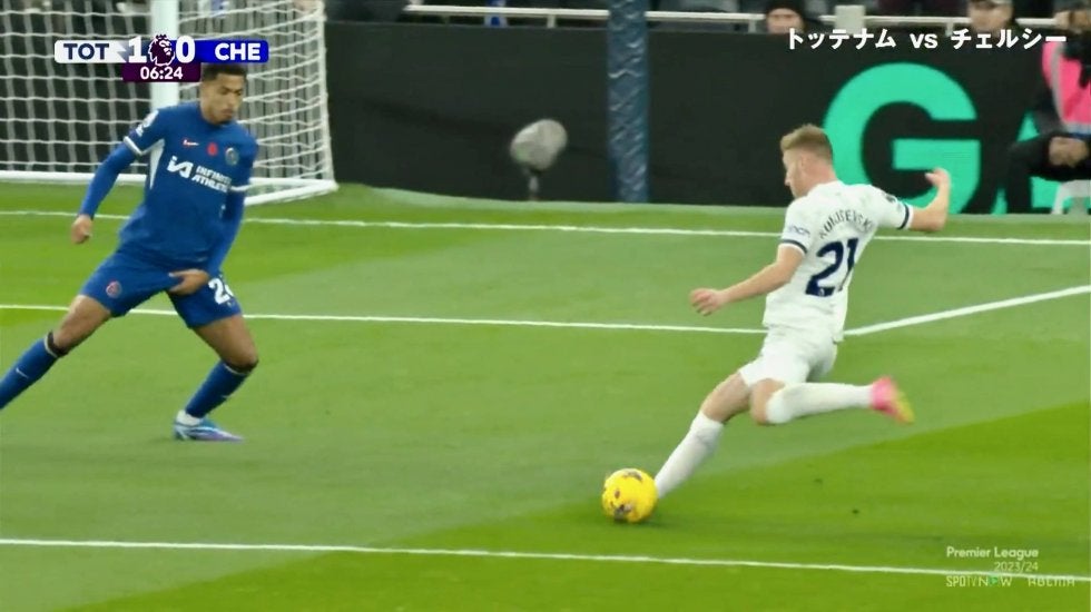 GK膝から崩れ落ちた“不運すぎる失点” 鋭いクロスがDFの背中に当たってゴール「これは可哀想」守護神に同情も