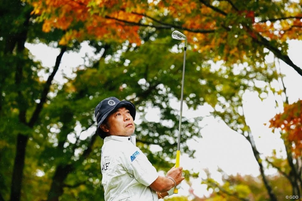 バーディ直後に濃霧中断 50歳・片山晋呉が暫定4位に急浮上