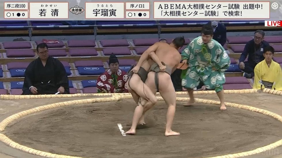 絡みついたら離れない！超スリム60キロのベテラン力士、ピチピチ若手を技と執念で完封 館内大拍手「すげっ！」「優勝したら泣くわ」