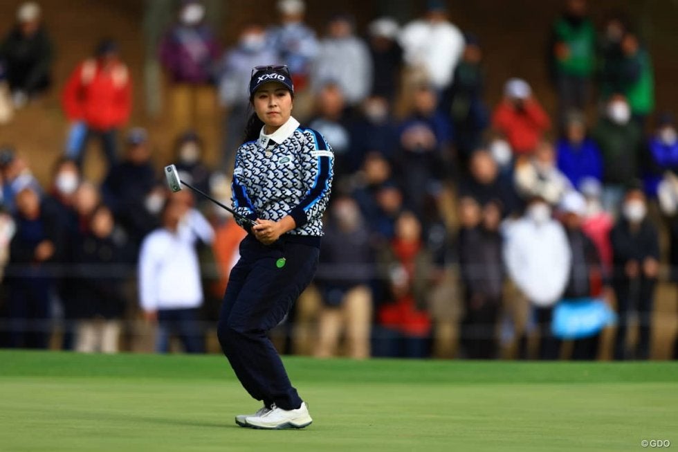 100本以上のパターから“1本”を決める青木瀬令奈の選び方