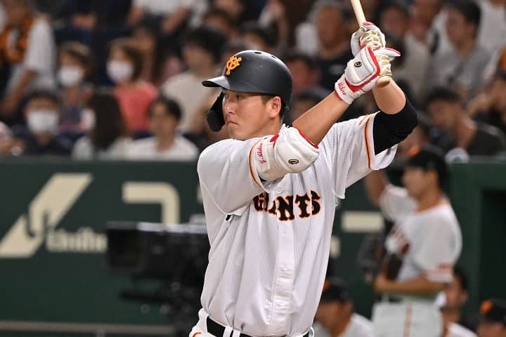【巨人】今季大きく飛躍を果たした新55番、秋広優人のレギュラー定着に解消すべき「2つの課題」とは