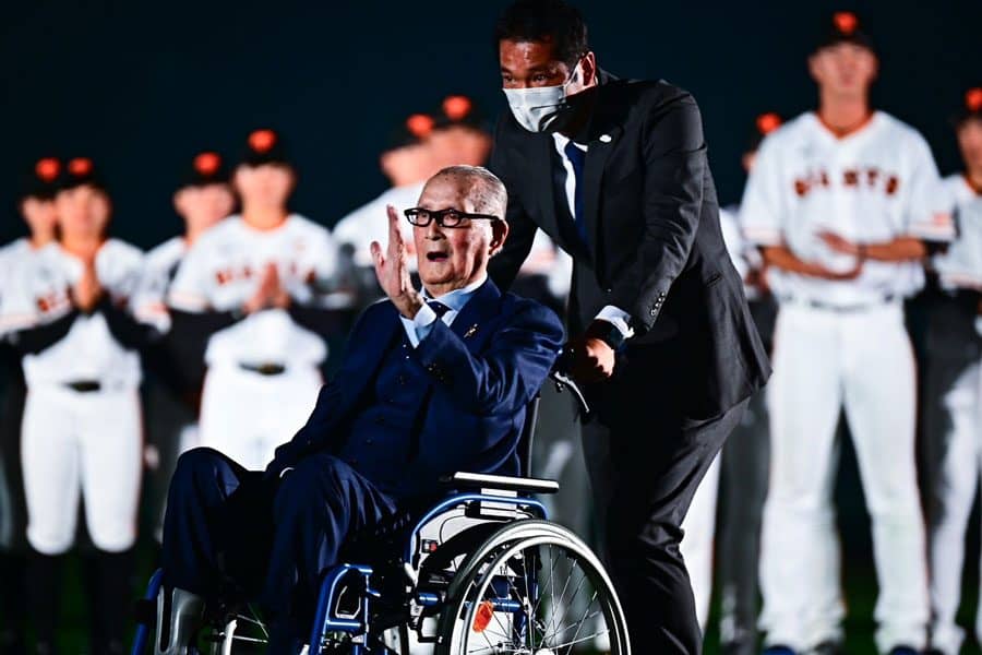 長嶋終身名誉監督が“名言”で選手鼓舞「勝つ、勝つ、勝つ！」　登場に場内どよめき