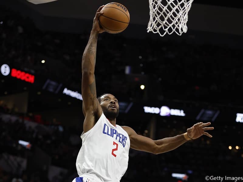 スパーズ指揮官が試合中に“ファン叱責”も、レナードは「今後もブーイングするだろう」