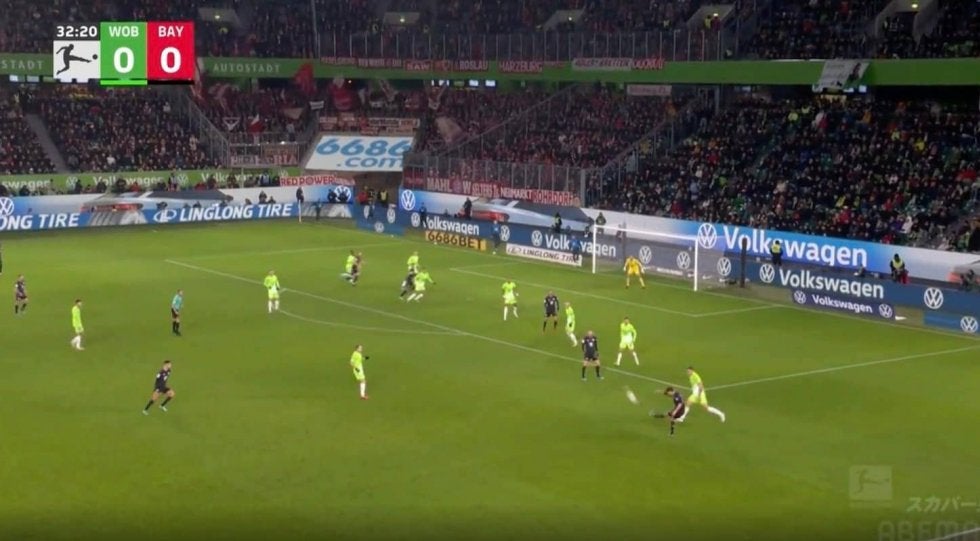 「めちゃくちゃ上手い」「面白いボールだ！」 一瞬を狙い撃ち！美しすぎるクロスが炸裂した瞬間　逆足でキック→完璧ヘッド弾 “王者・バイエルンの象徴”のスーパープレー