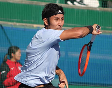 トミック下した内山が今季初勝利