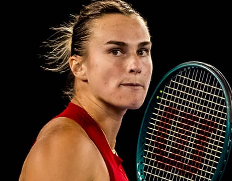 好調の昨年女王 19歳待つ準決勝へ