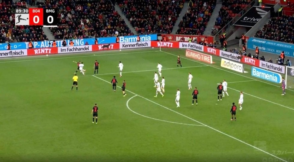 メチャクチャ潰しにいってる！ボルシアMG福田獅王が激しい“鬼プレス”を炸裂した瞬間　ブンデスデビュー戦でも首位相手にビビらない気迫のプレー