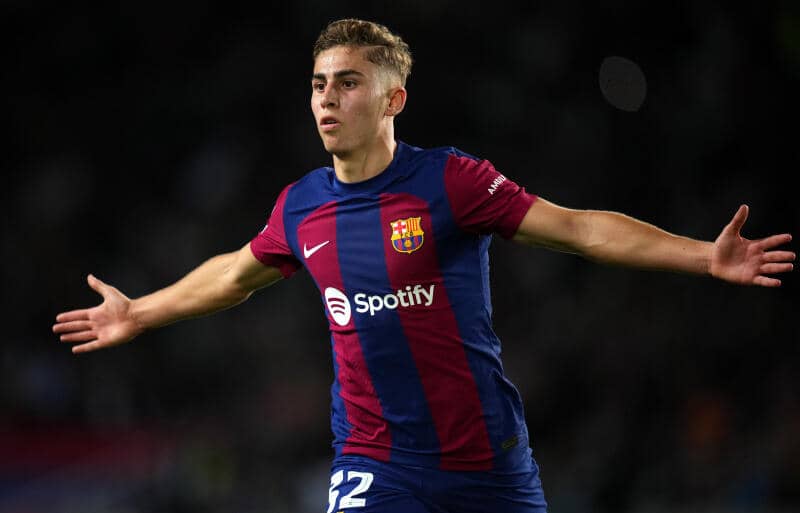 バルセロナが新星フェルミン・ロペスを正式にトップチーム登録 背番号