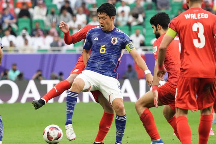 圧倒的な存在感！4試合連続フル出場の遠藤航をリバプール地元メディアも称賛「戻ってくるのは先になりそうだ」【アジア杯】