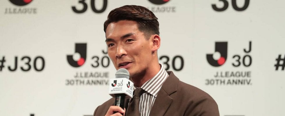 「モフモフ大渋滞」槙野智章が10匹以上のビションフリーゼに囲まれる！怒涛のモフモフにファン悶絶「ここは天国ですか…！？」「可愛すぎです」