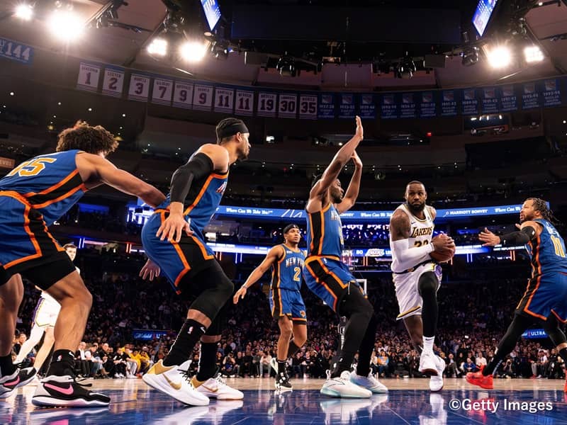 「砂時計」の次は「自由の女神」と「王冠」…トレード期限直前に意味深投稿を続けるレブロン