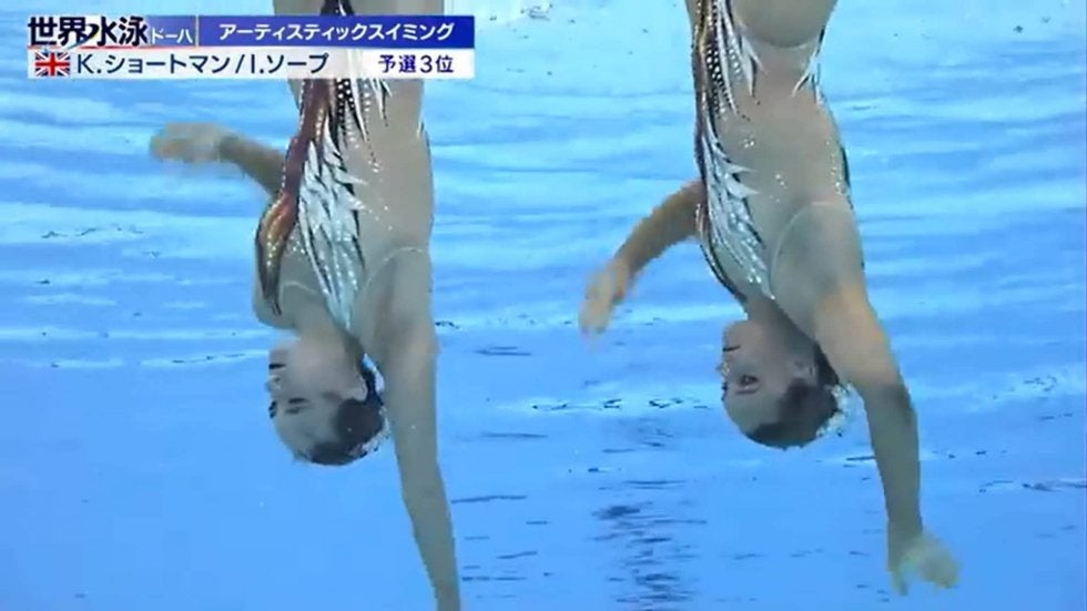 ラスト20秒、逆さまで息継ぎなし！世界水泳AS女子デュエットフリー イギリスペアの苦しさに耐えた激しく美しい足技の数々