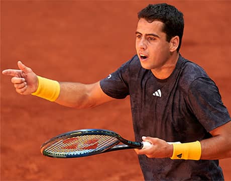 判定に不服、ボール跡をSNSで公開