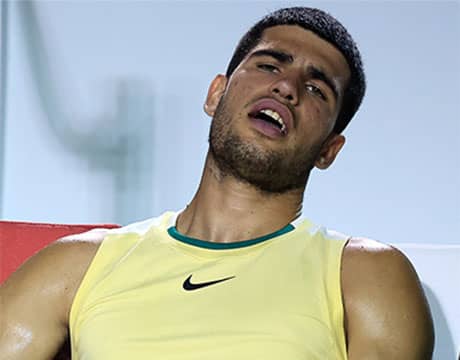 アルカラス 2ポイント目で転倒し棄権