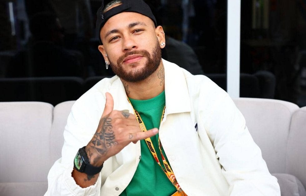 ネイマールのSNSに日本人が登場！笑顔で肩を組む2ショットに反響