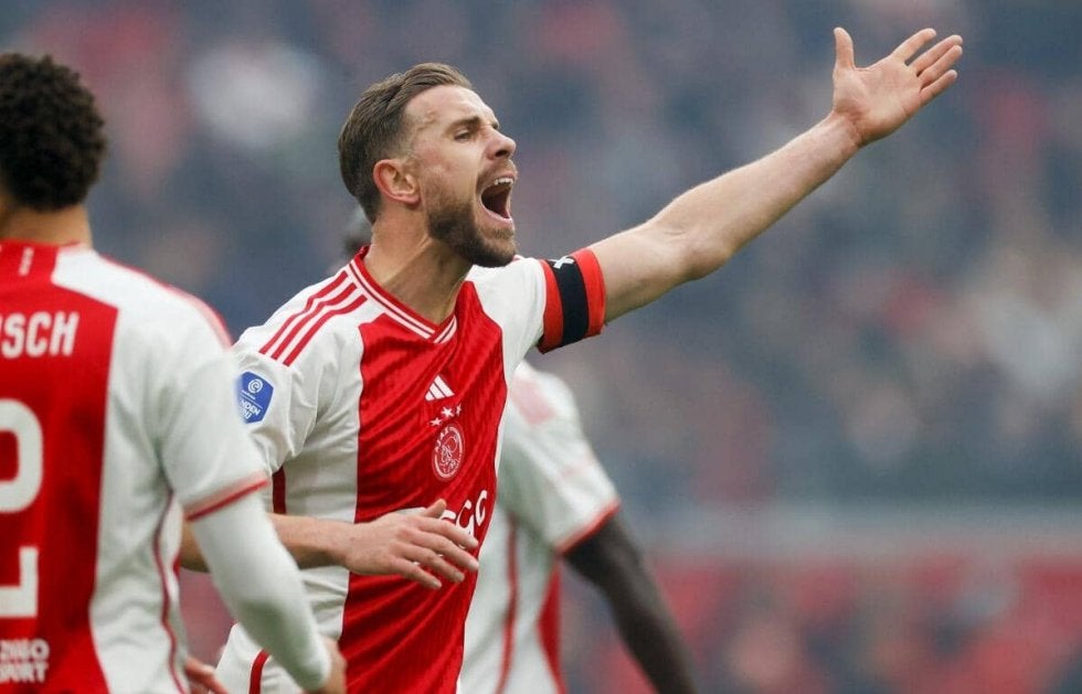 「サッカー少年に見てほしい」「これは燃える」アヤックスのヘンダーソンが見せた執念のプレーと魂の雄叫びが話題に「熱い男だ」 サッカー