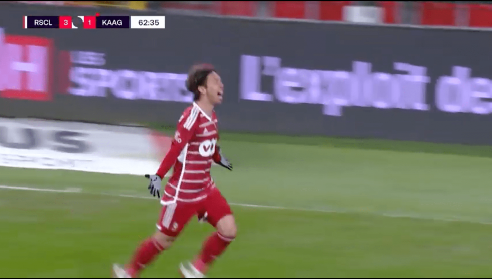 「なぜ代表で使わないのか理解できない」日本人対決を制した！リエージュ川辺駿が絶妙な飛び出し→美しすぎるフィニッシュを炸裂した瞬間　名門で1年目から7ゴール5アシストの好調ぶり