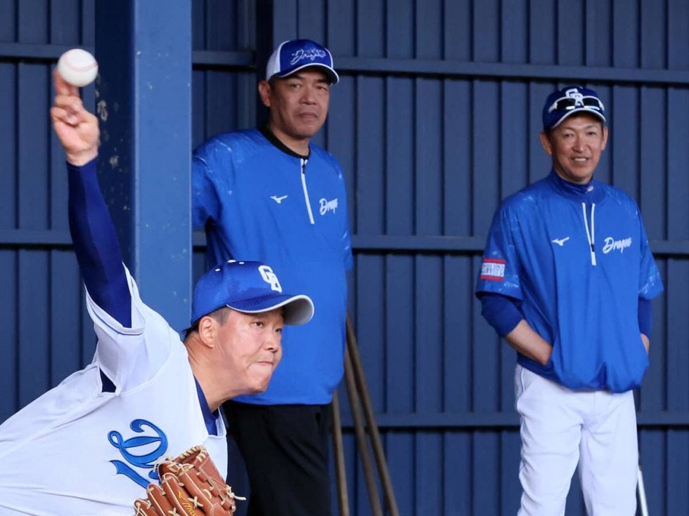 今中慎二が中日の臨時投手コーチとして伝えた「四球の多さ」「体の開きの早さ」への対策