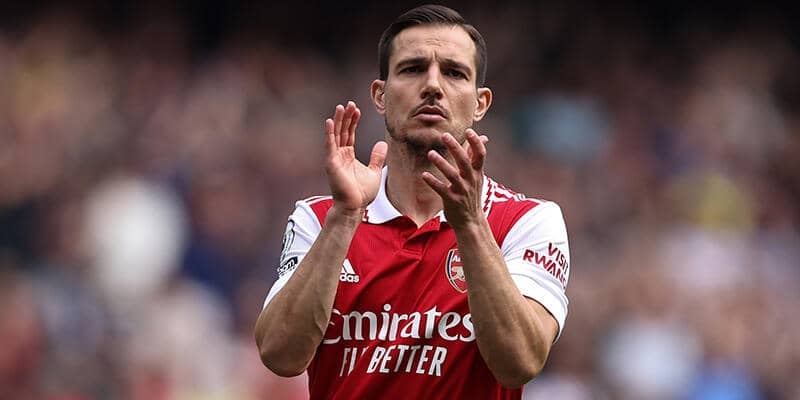 アーセナルで序列低下のセドリック、今夏フリーでの退団が決定か