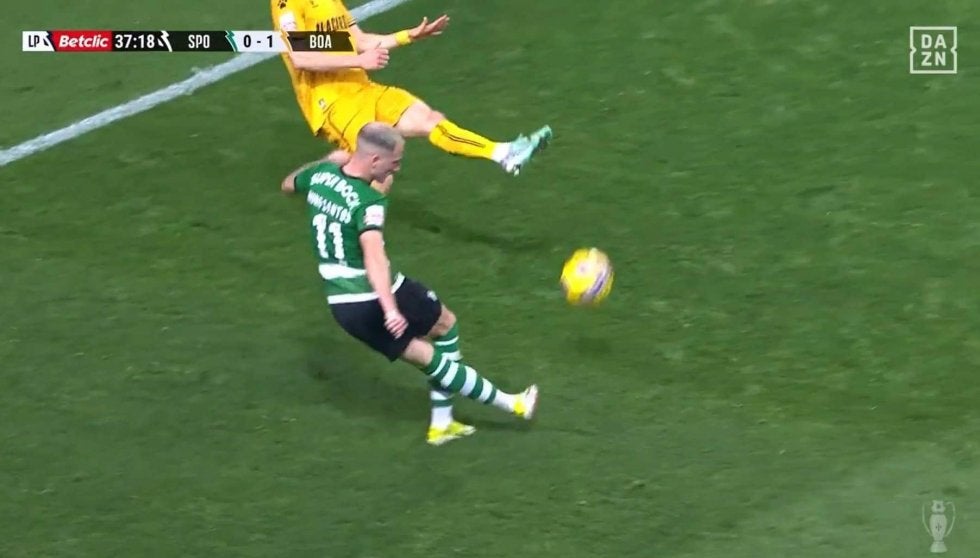 「めっちゃかっけえ！」「イケメンプレー！」“クリロナの後継者が夢のトリックプレー“ラボーナ”発動の瞬間！意表をついたレインボークロスにスタジアム大歓喜