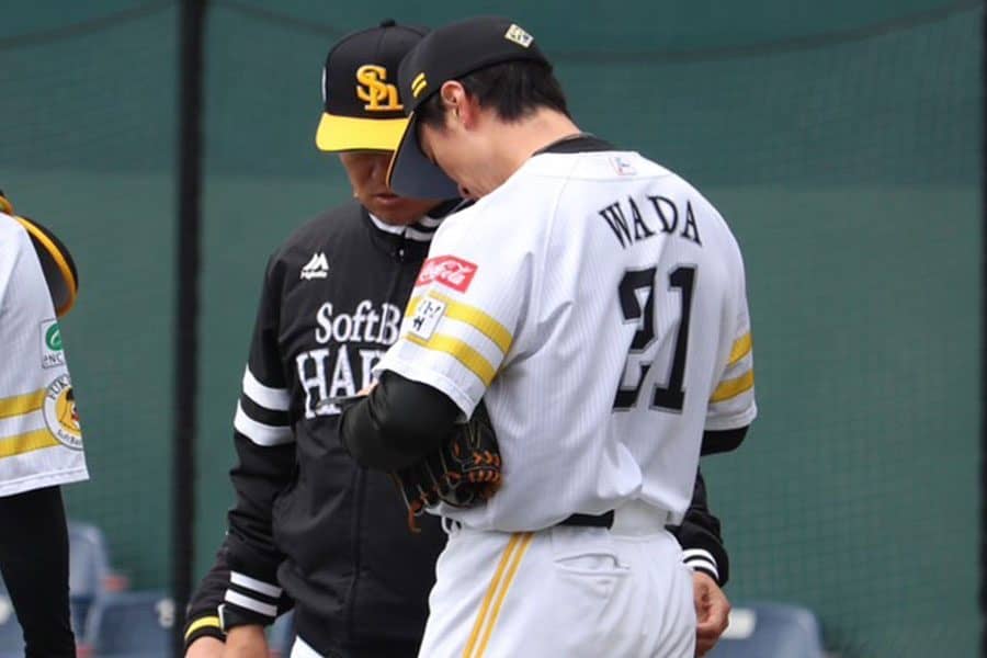 鷹・和田、左手中指の異変で緊急降板　「大事ではない」軽症も本拠地開幕戦へ不安