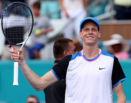 シナー 完勝でマイアミOP初V