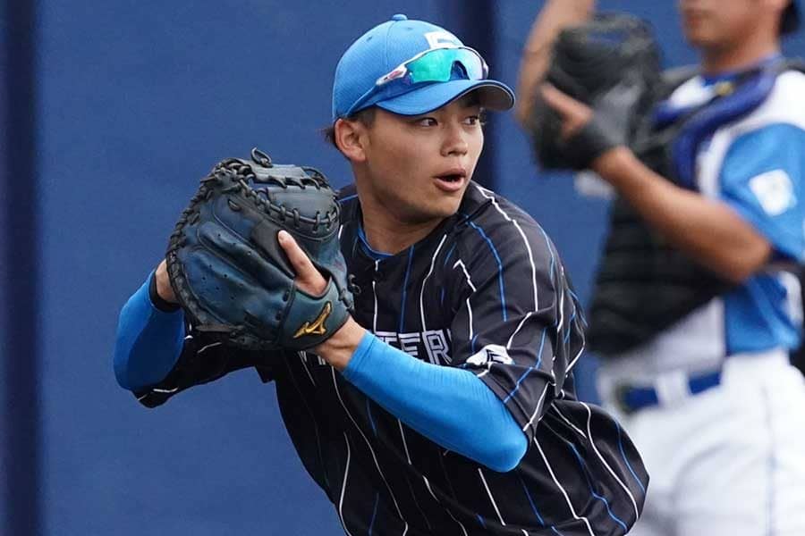強肩だけじゃない…打率.500＆盗塁　覚醒気配のハム23歳…「面白い」新庄監督が語る魅力
