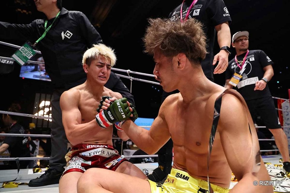 RIZIN.46】鈴木千裕、“王座防衛”のTKO勝ちに場内騒然 朝倉未来は