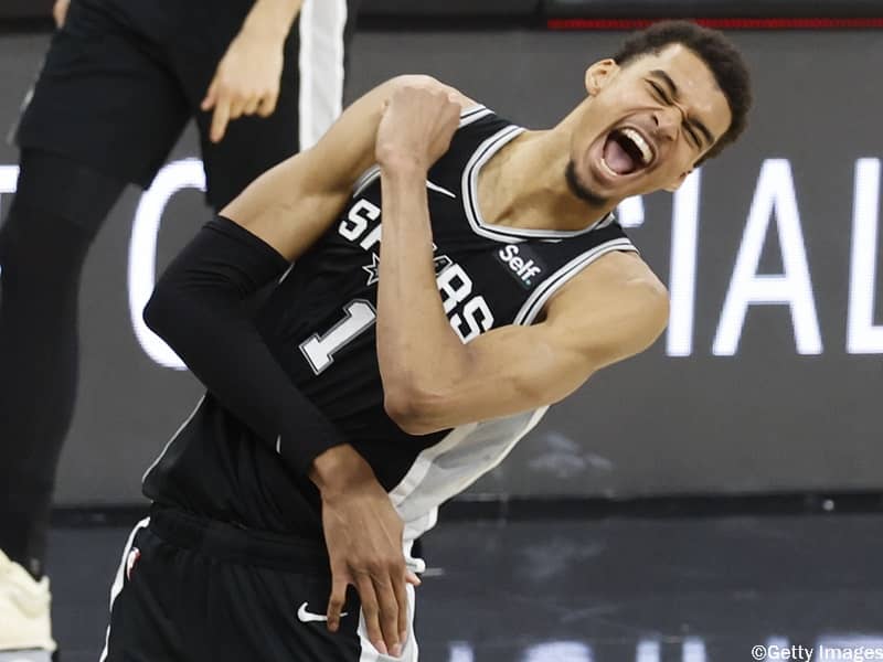 NBA史上6人目の快挙…スパーズのビクター・ウェンバンヤマが満場一致で