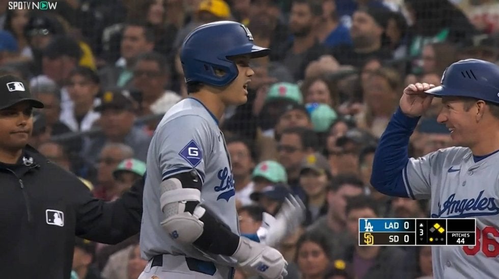 大谷翔平が塁上で…技ありヒット直後の仕草がチャーミング「イタ谷さん」「いてててw」