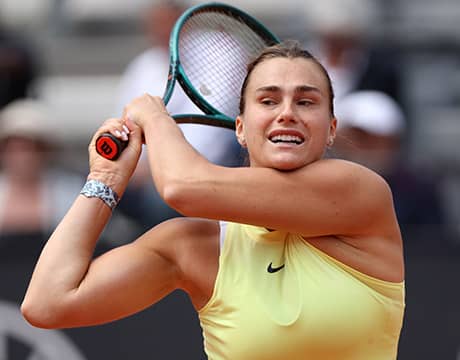 快勝で2年ぶり4強 盤石のプレー披露