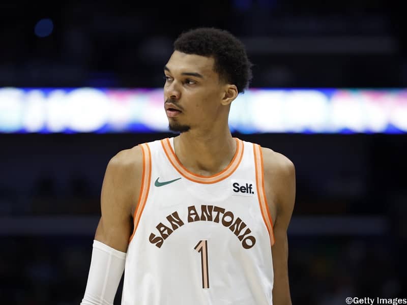 ウェンバンヤマが快挙…新人でNBA史上初のオールディフェンシブファーストチーム入り