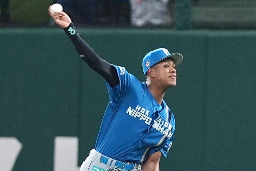 えげつない強肩は「自分とよく似ている」　世界も注目のハム24歳…伝説の外野手が絶賛