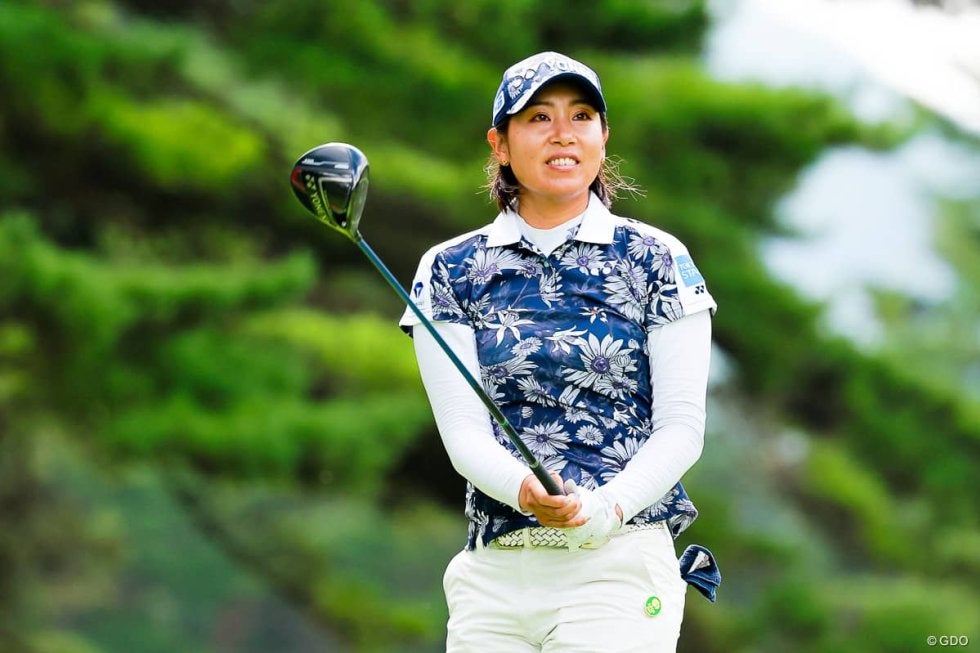 若林舞衣子が首位浮上 2打差に下川めぐみ／女子下部